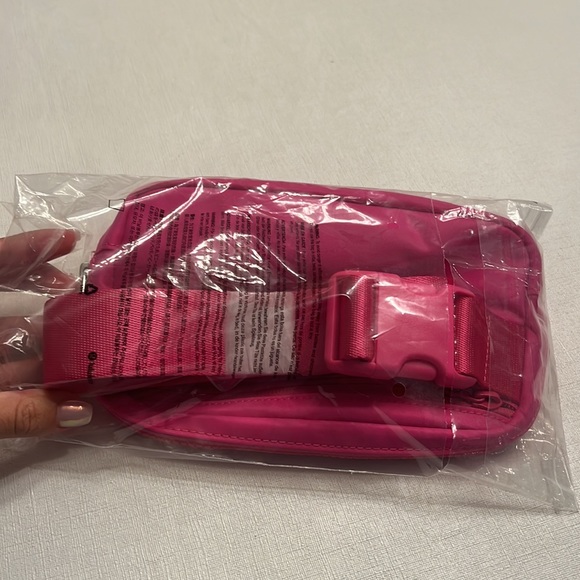 50. NWT Lululemon Sonic Pink Belt Bag - Picture 3 of 3